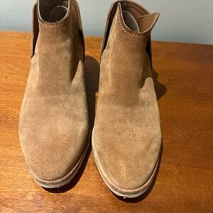 Women’s Dolce Vita Suede slip-on Booties - Tan size 9